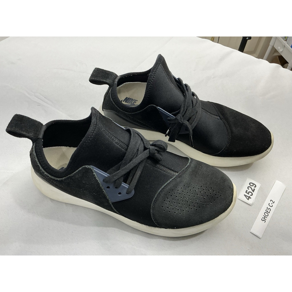 Men’s Nike Sneakers 10.5 Black Fabric Lace Up Stretchy